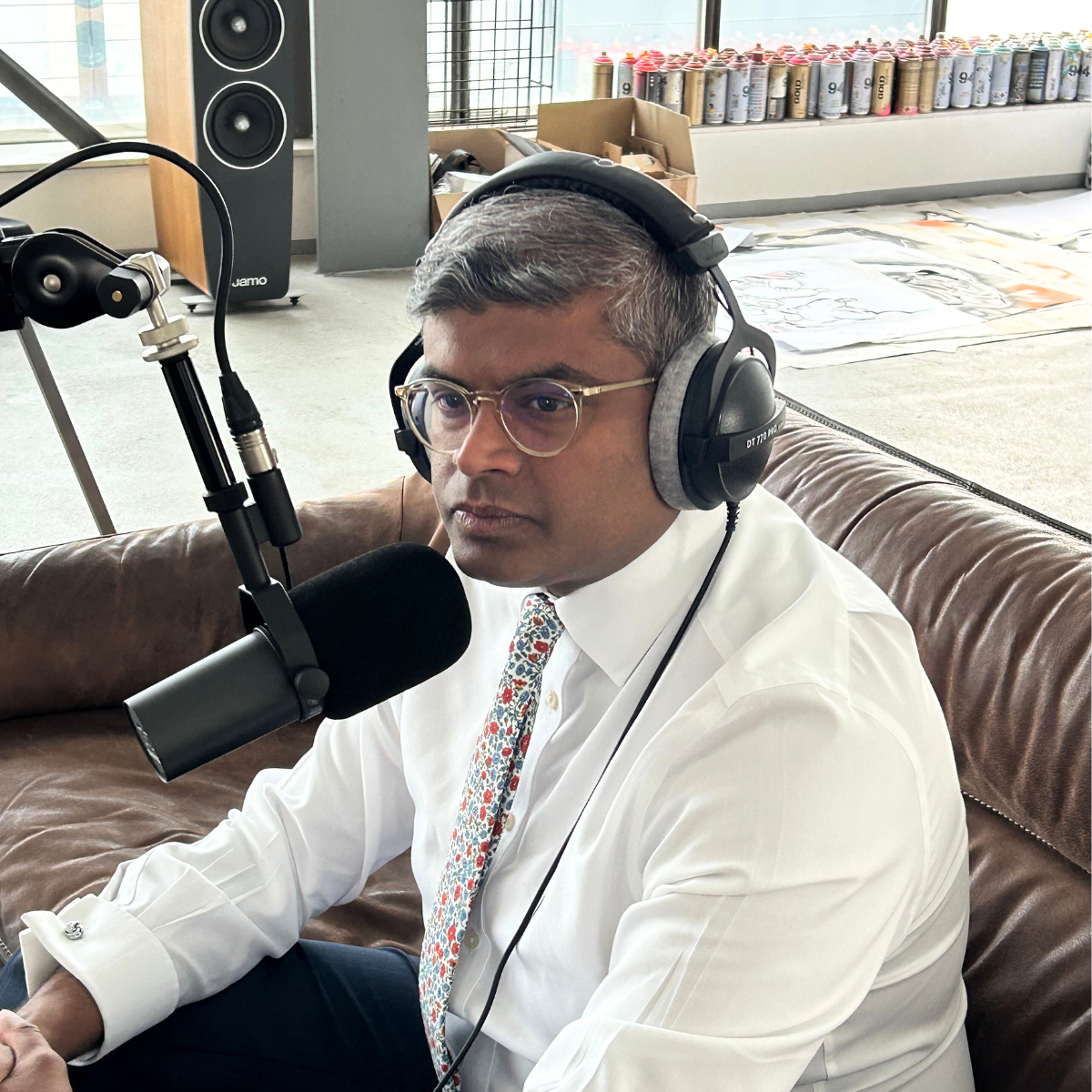 Suits & Sneakers Podcast: Podcast-Host Joy Edwin Thanarajah und CEO  bei Deininger